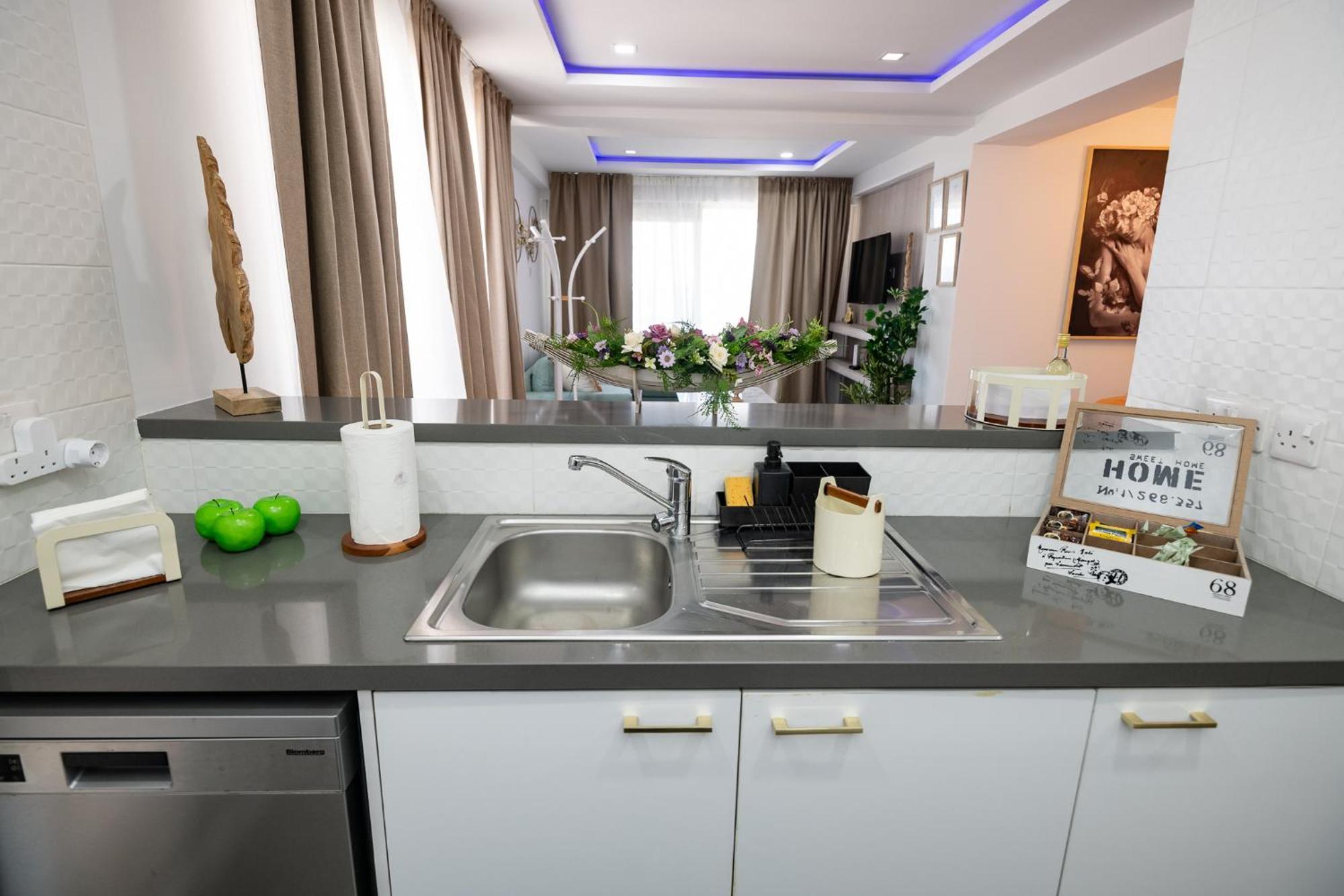 Lazuli Beachfront Sea View Ap144 Lárnaka Kültér fotó